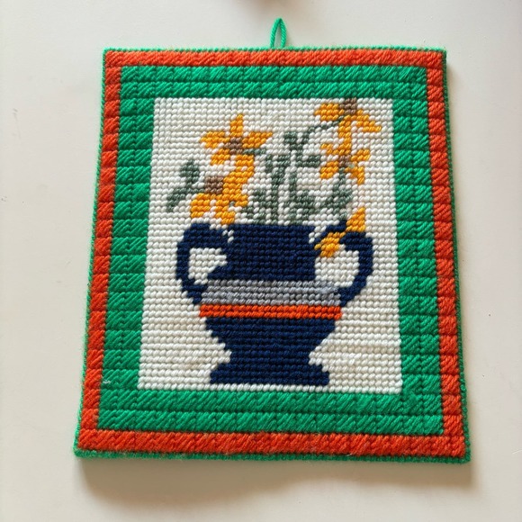 Pot of orange flowers - Picture 1 of 3